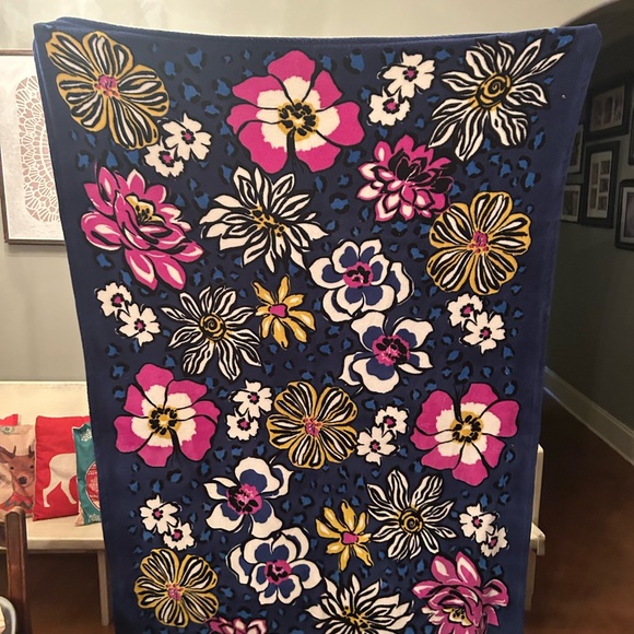 3 Vera Bradley Throws for the price of 1 - Picture 4 of 8